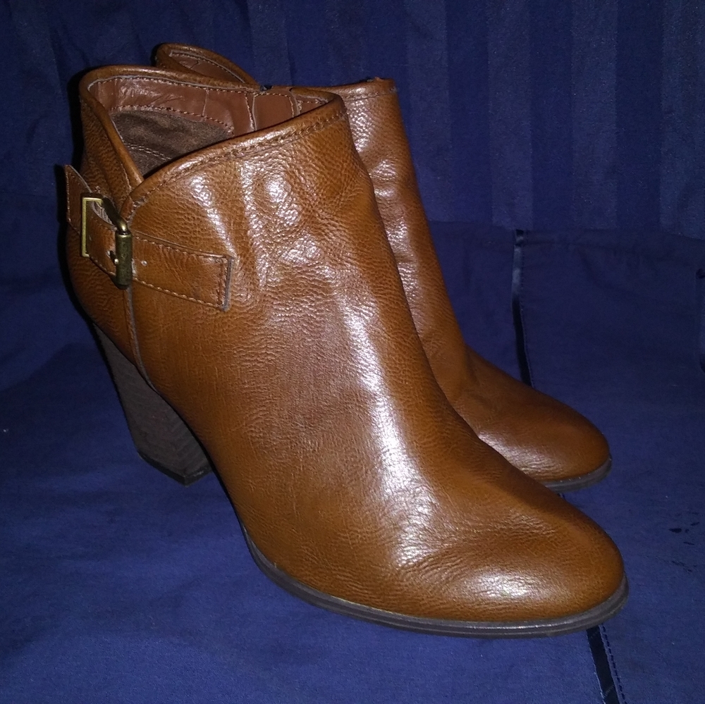 Libby Edelman. Brown Claudia Booties. 8M.